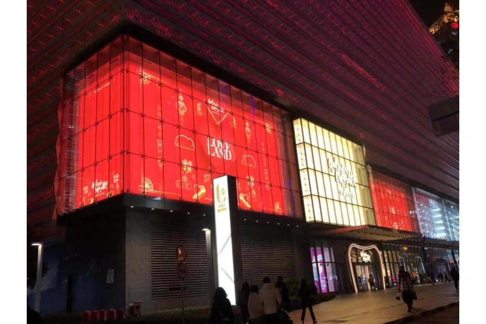 老佛爷内部换画灯箱