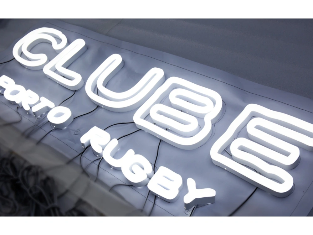 复刻霓虹光效，兼具亚克力安全与耐用