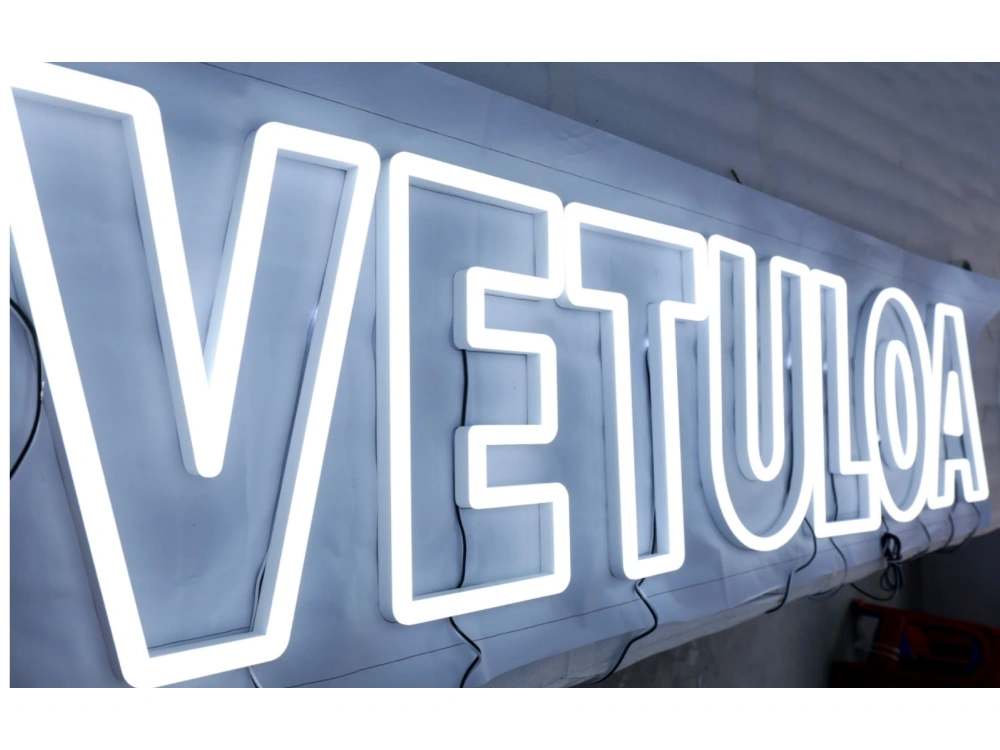 复刻霓虹光效，兼具亚克力安全与耐用