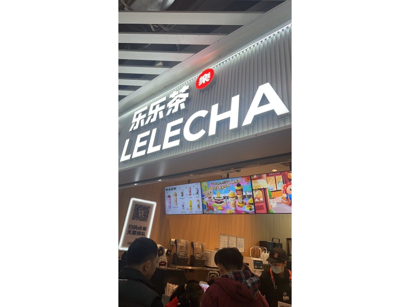 让门头看起来就“很好喝”，引爆社交媒体